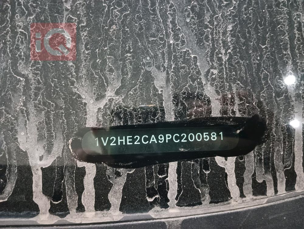 ڤۆڵکسواگن ئەتڵەس کرۆس سپۆرت